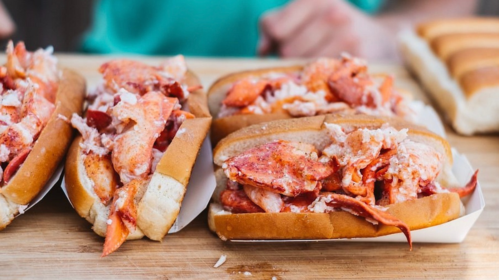 <a href="https://www.mashed.com/2231026/best-seafood-restaurant-maine-lukes-lobster/" target="_blank">One Of The Best Seafood Restaurants In Maine Has A Killer Lobster Roll, According To Diners</a>