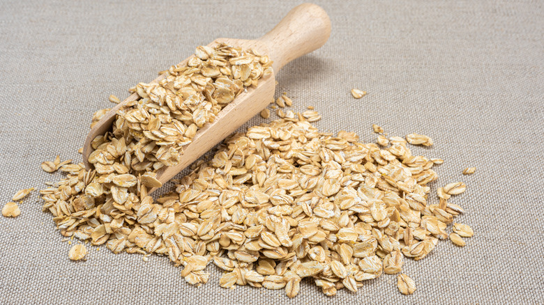 scoop pressed original oatmeal flakes