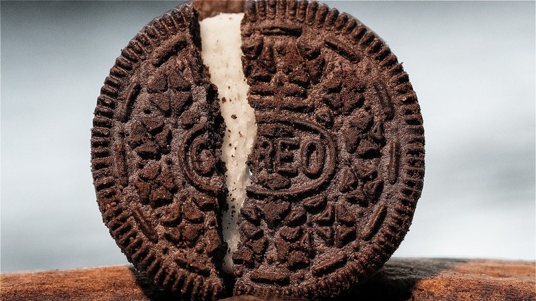 Oreo cookie