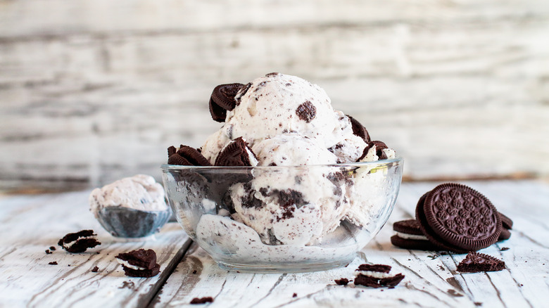cookies and cream ice cream in glass bowl