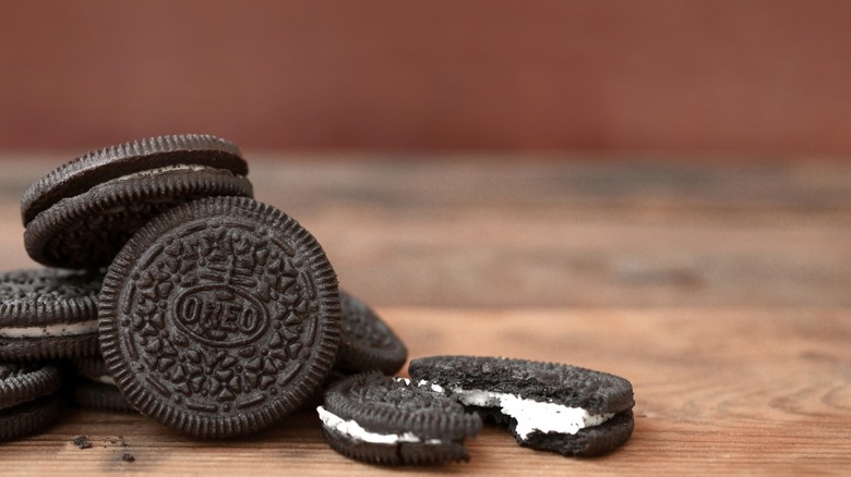 A shot of Oreo biscuits