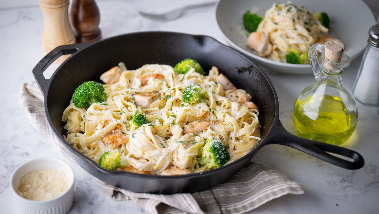 Out Of Heavy Cream? Use This Convenient Swap To Make Alfredo Sauce