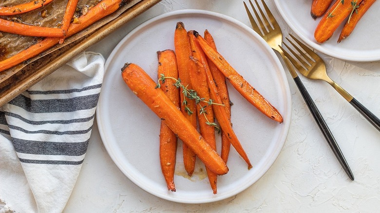 roasted carrots on a plate