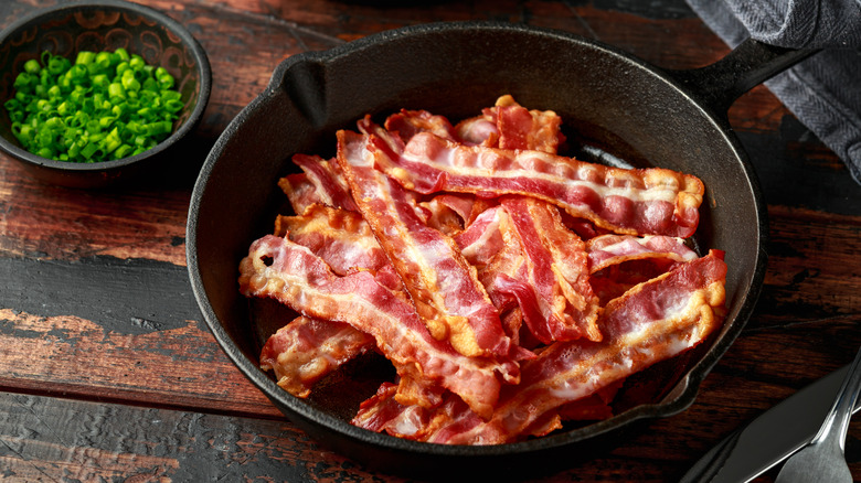 Streaky bacon in a bowl