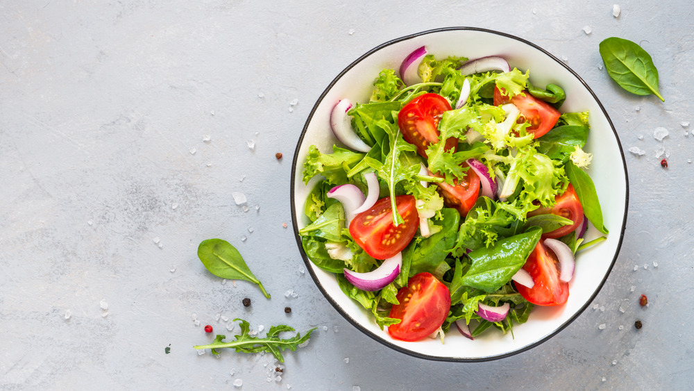 Salad with tomato and onions