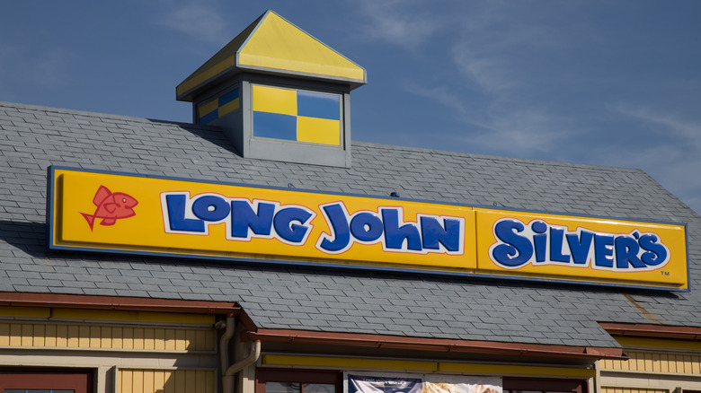 Long John Silver's exterior signage