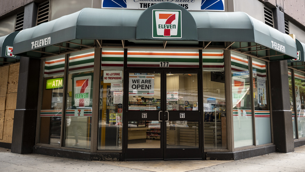 7-11 store