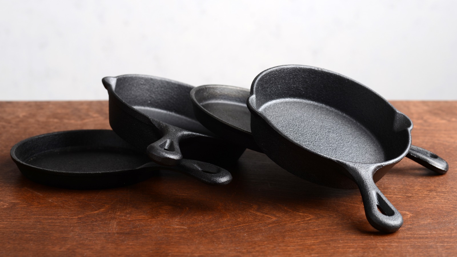 Paper Towels Can Extend The Life Of Your Favorite Cast Iron Skillet