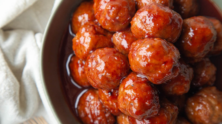 close up meatballs in dish 