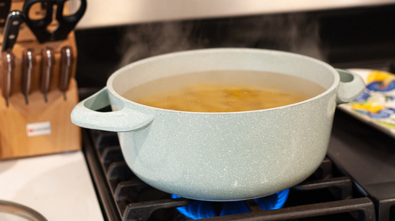 pasta in pot 
