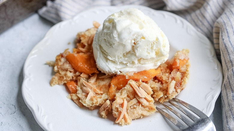 peach cake with ice cream