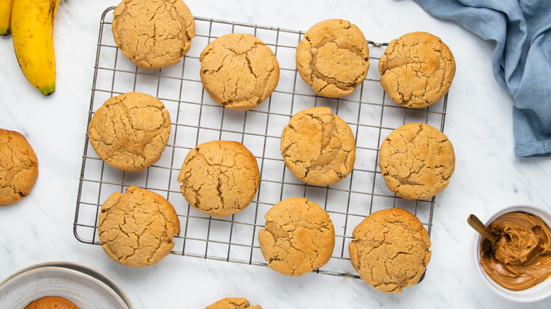 peanut butter banana cookies on rack 