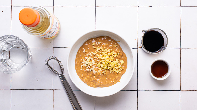 peanut sauce garlic and ginger