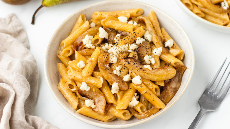 Pear and gorgonzola pasta in bowl