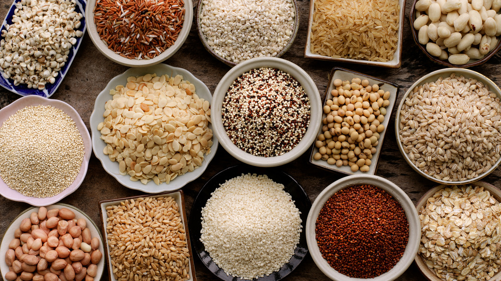 different types of grains in bowls 