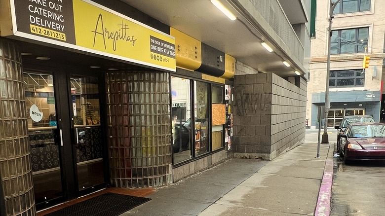 Arepittas storefront