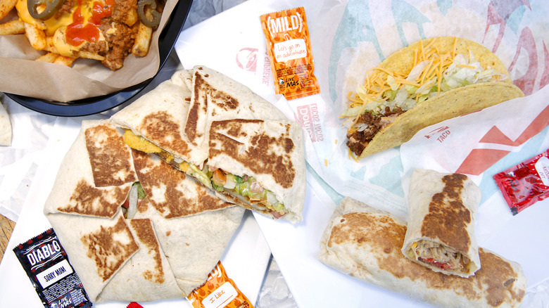 Assorted taco bell foods and sauces