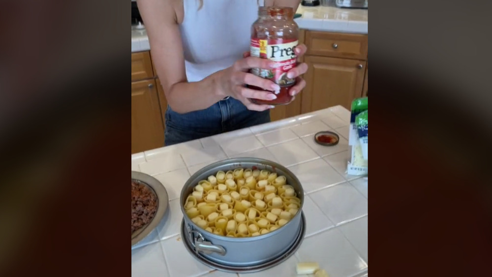 Honeycomb pasta cake
