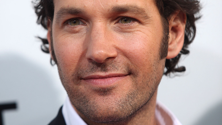 paul rudd smirking