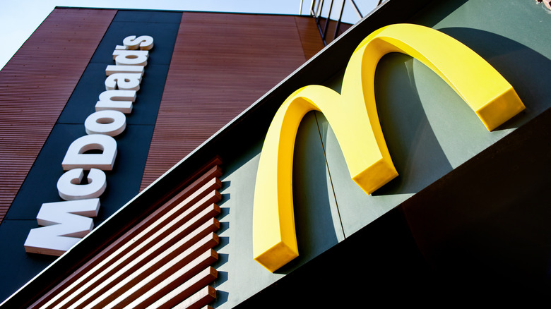 mcdonalds franchise signage