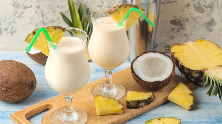 piña coladas and pineapple