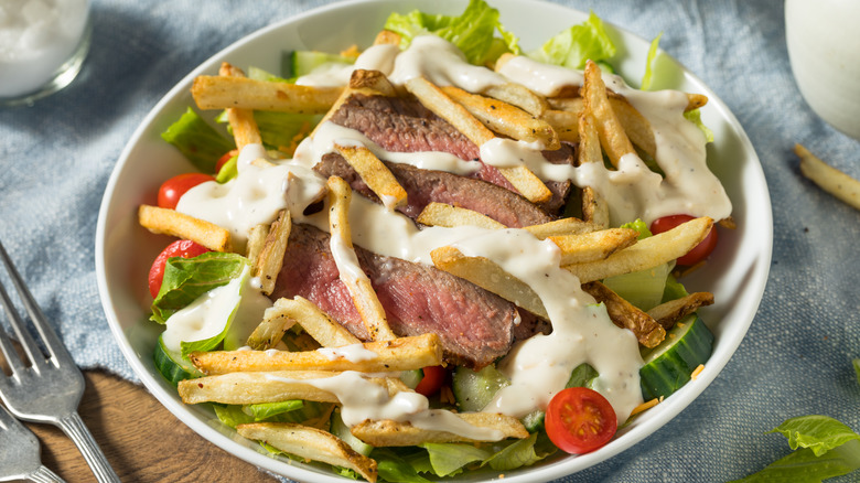 Pittsburgh salad with steak in bowl