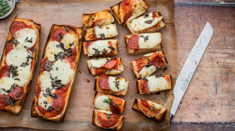 finished pieces of pizza bread