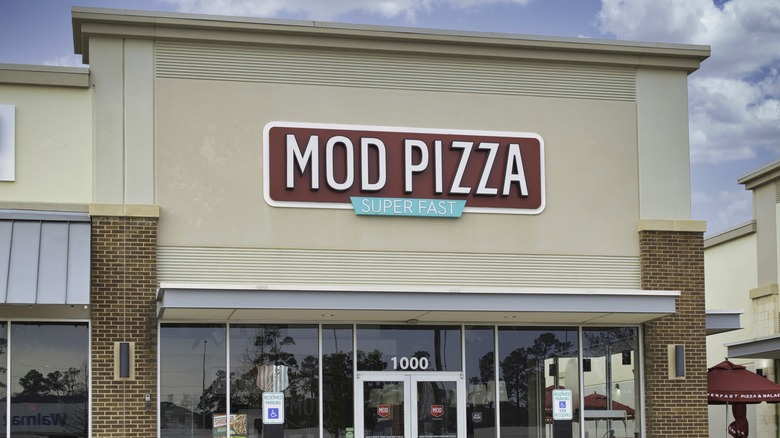 MOD pizza store front