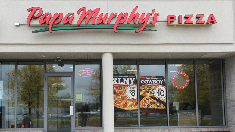 Papa Murphy's sign on a storefront