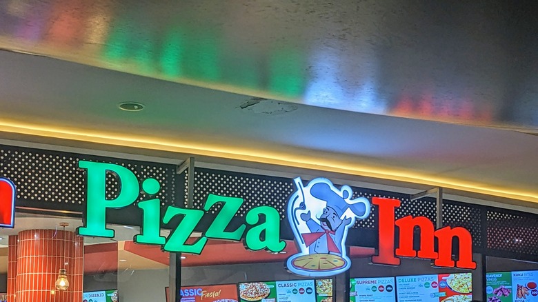 Pizza Inn store front