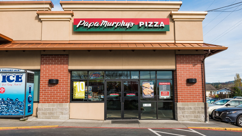 Exterior shot of a Papa Murphy's Pizza