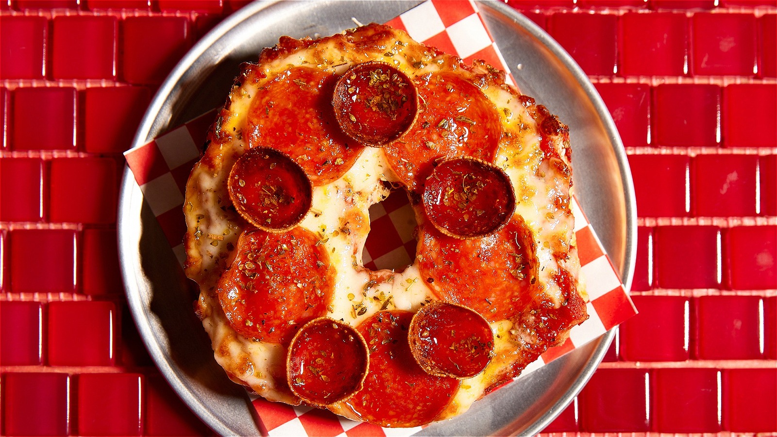 Pizza Hut Is Releasing A Pizza Bagel‚ But There's A Catch