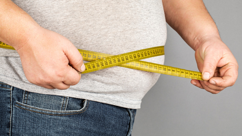 Man measuring body size