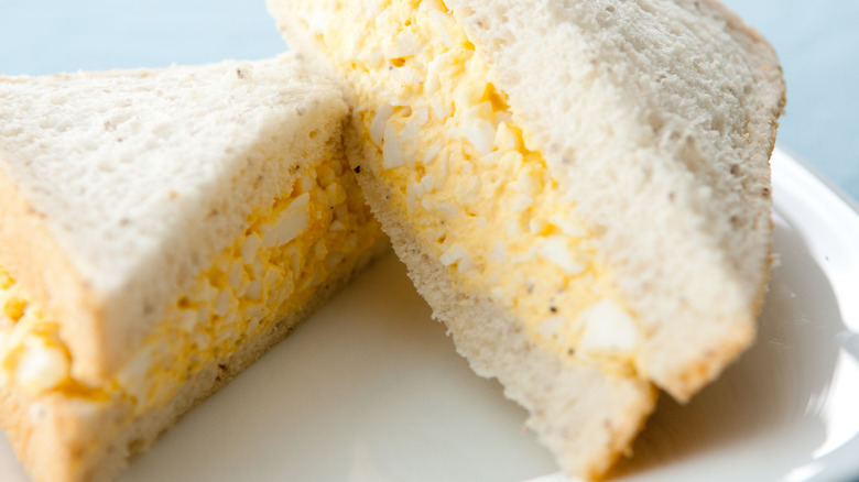 Egg salad sandwich