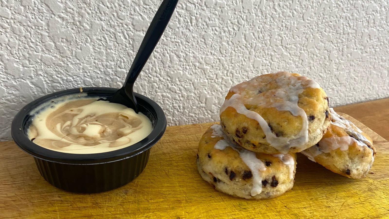 Popeyes Chocolate Chip Biscuit And Apple Caramel Cheesecake Cup Review: Two Fast Food Dessert Standouts
