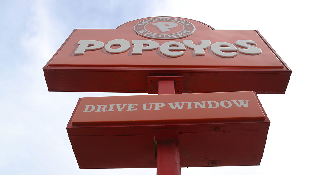 A Popeyes sign