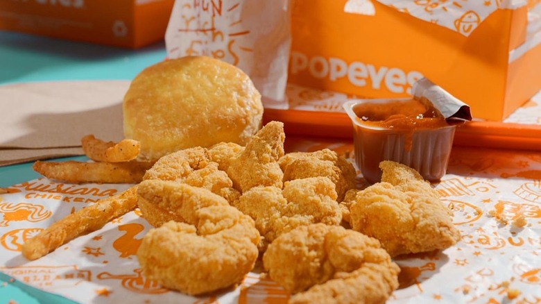 Popeyes chicken meal on tray