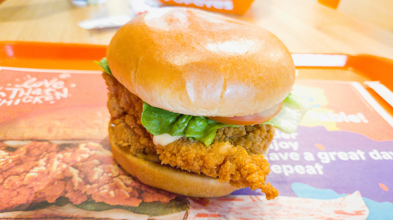 A Popeyes spicy chicken sandwich on a tray