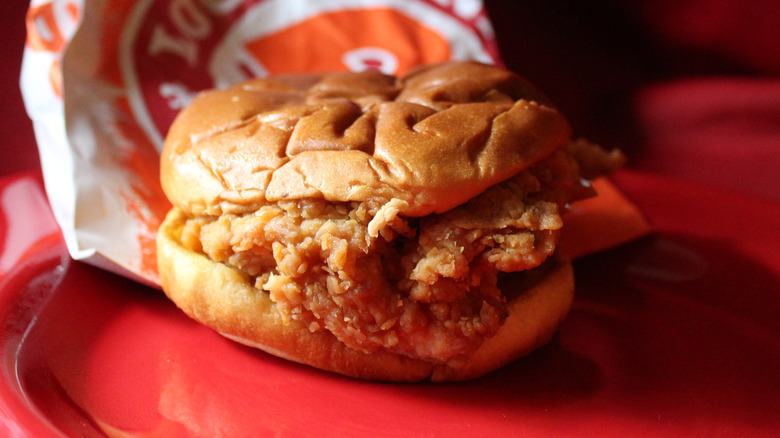 Popeye's chicken sandwich red plate