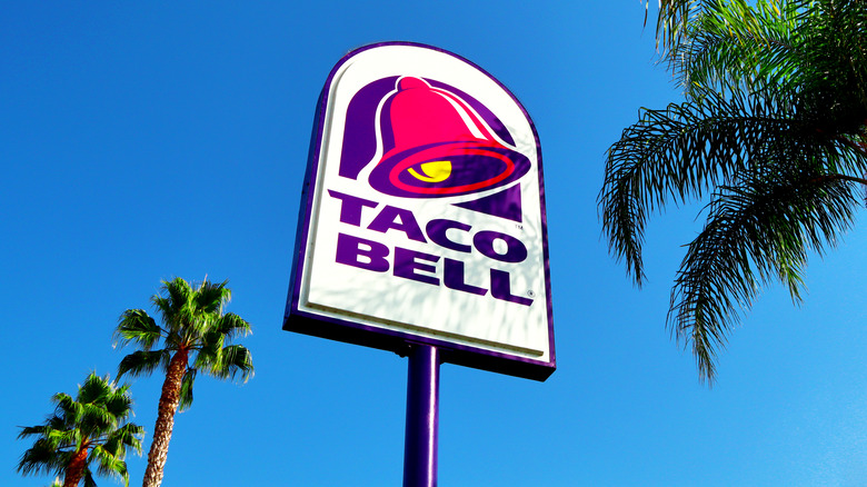 A Taco Bell and palm trees