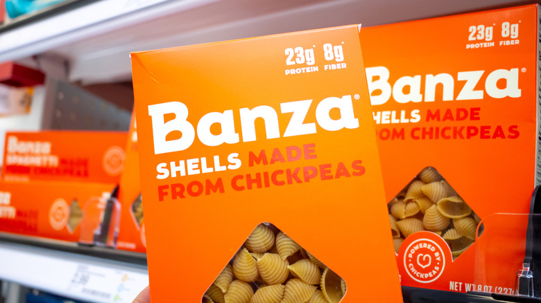 A box of Banza pasta shells