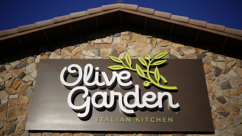 exterior olive garden sign 