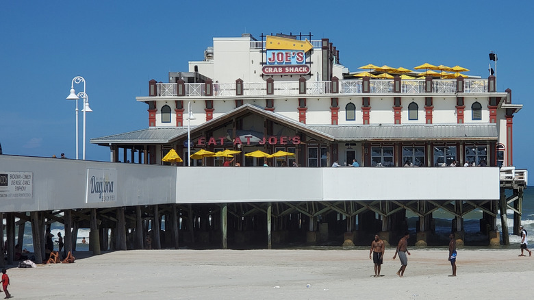 Front of a Joe's Crabshack restaurant in Florida