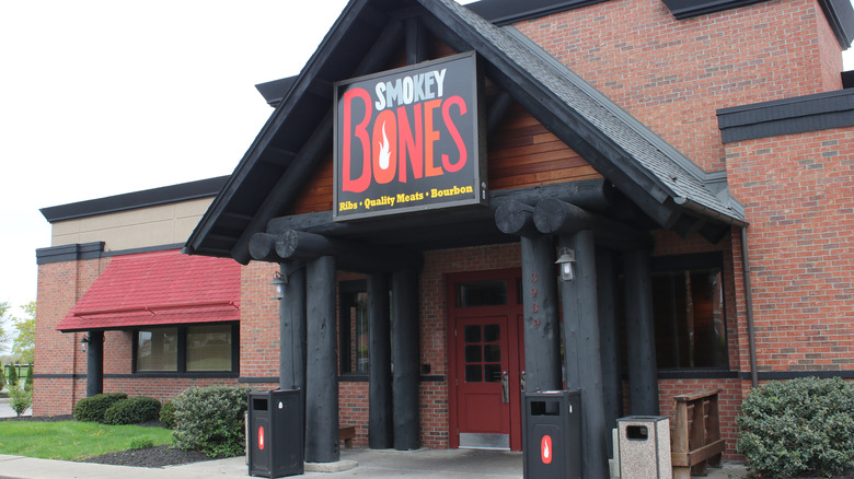 Front of a Smokey Bones restaurant in Columbus, Ohio