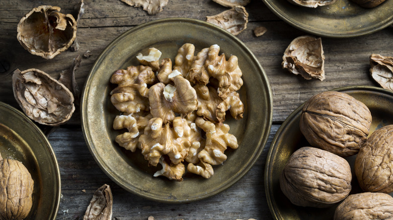 whole and shelled walnuts