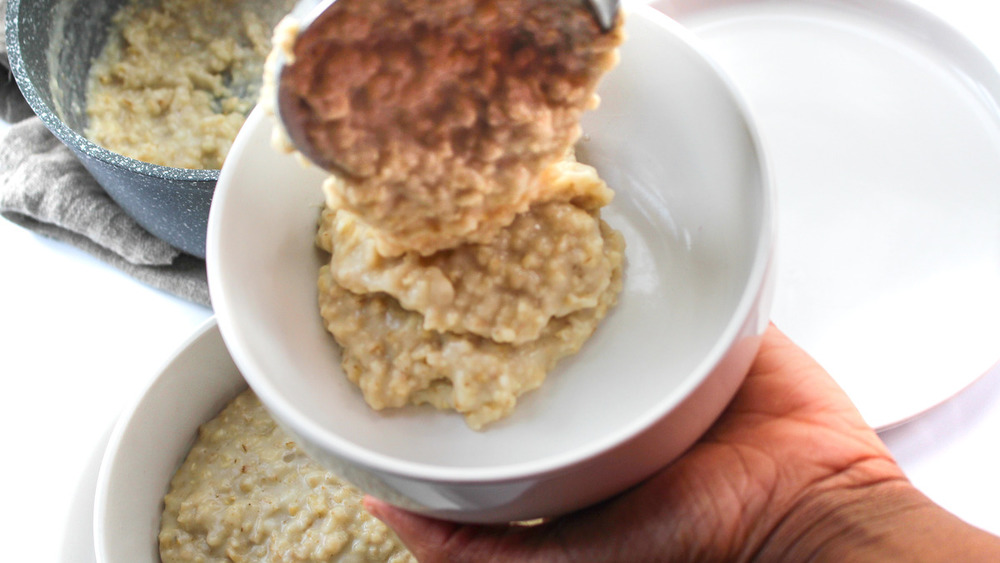 serving porridge in bowls