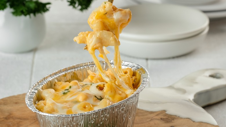 mac and cheese in container