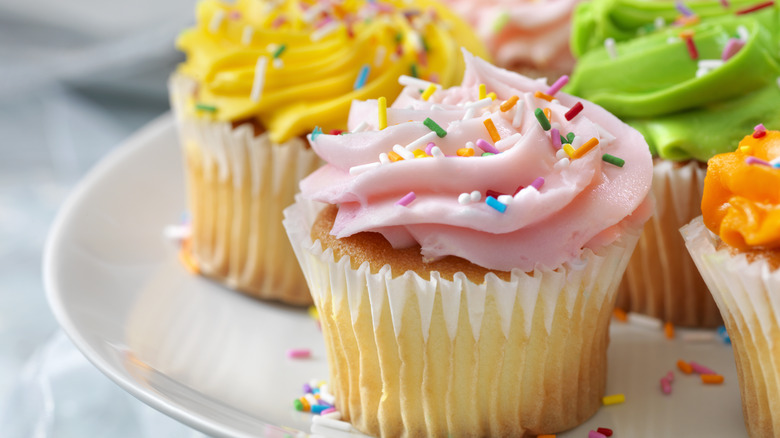 cupcakes with pastel fristing
