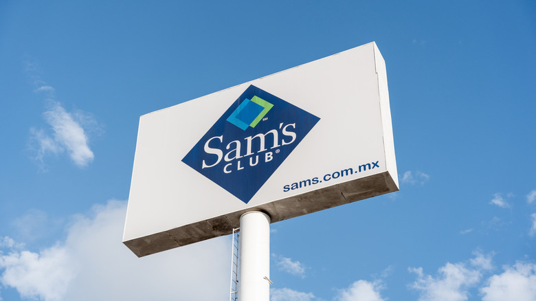 Sam's Club's large sign with a blue sky in the background