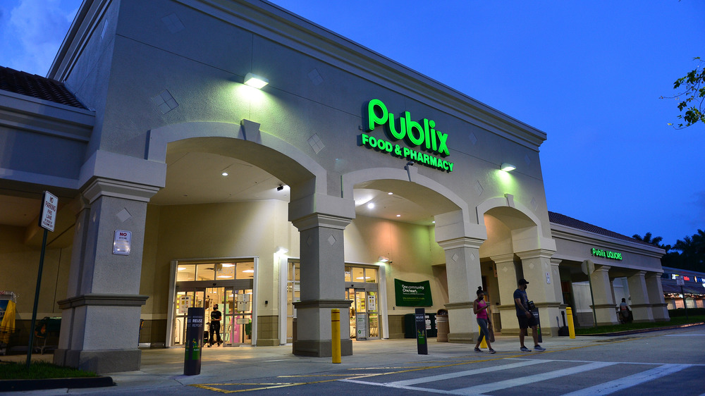 Exterior of Publix grocery